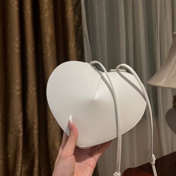 ALAIA light pink heart-shaped women's fashionable shoulder bag - Picture 5 of 8